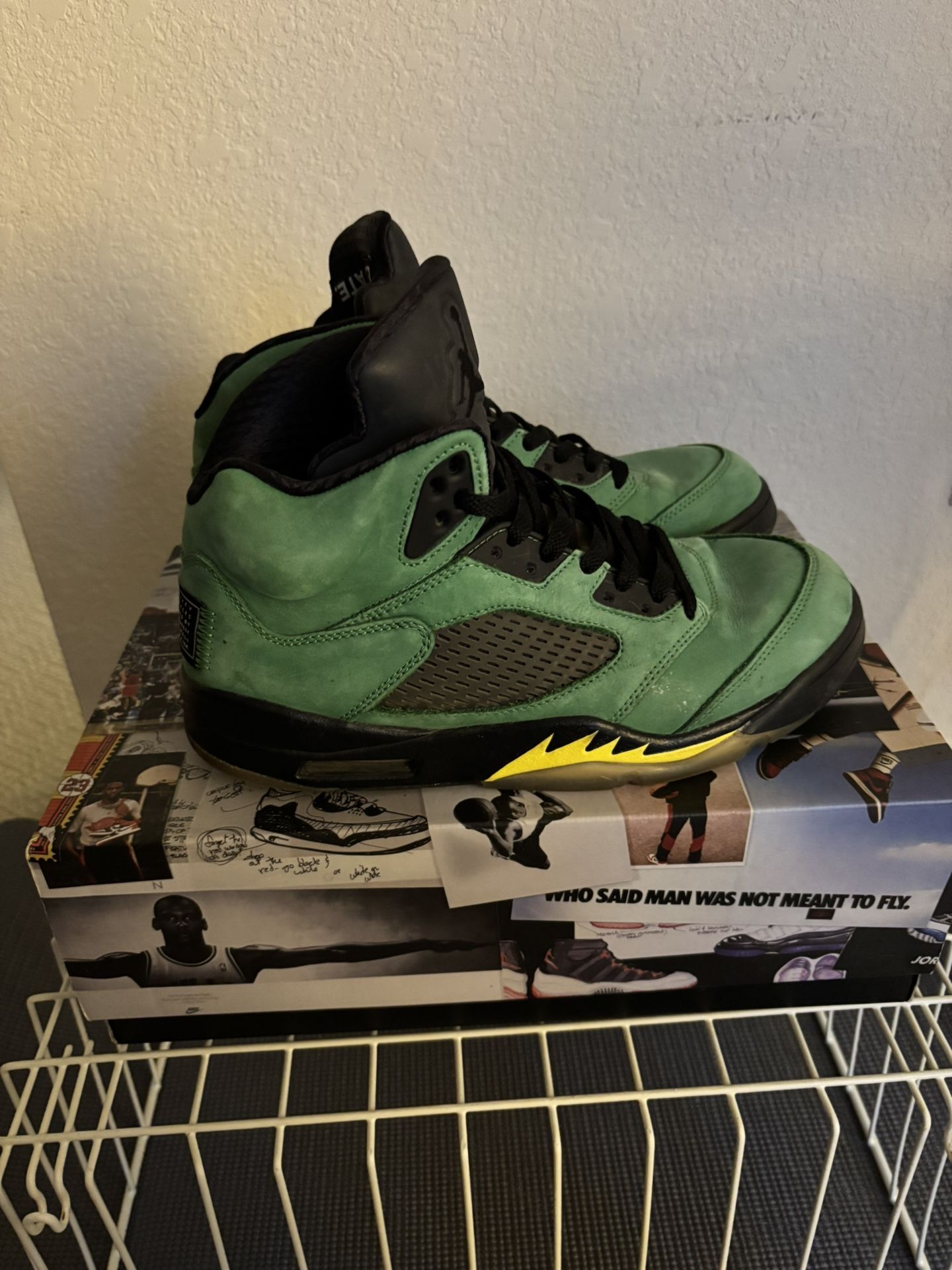 Jordan 5 Oregon SE used Size 9
