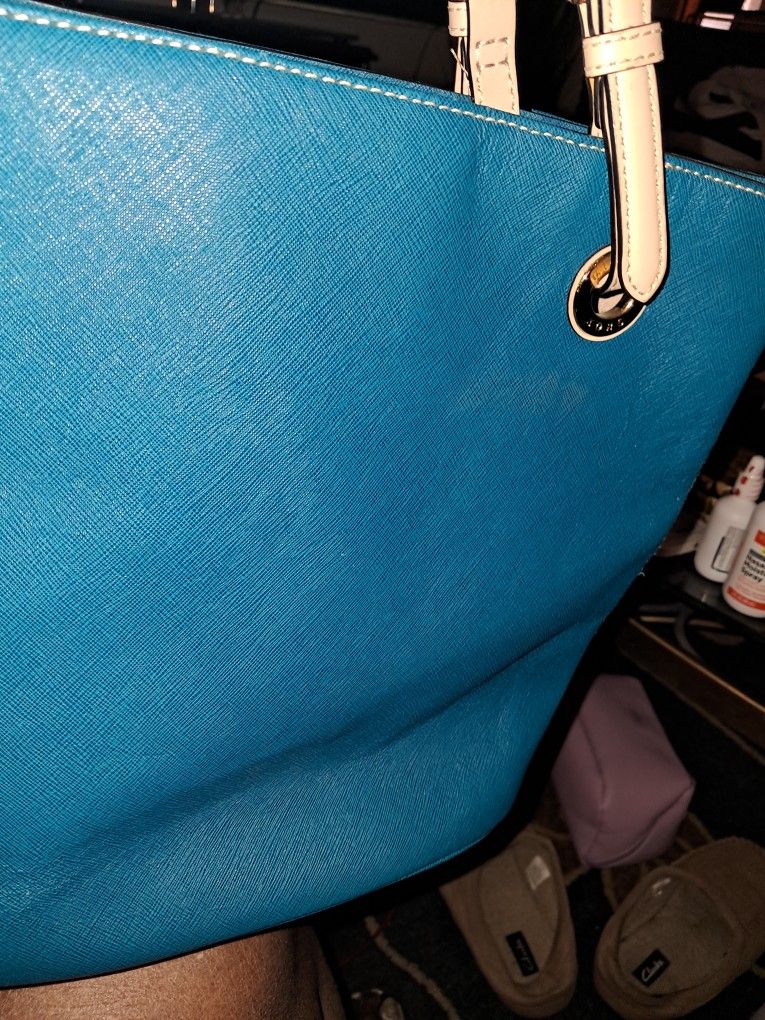 20.00 Blue Michael Korr Purse 20.00