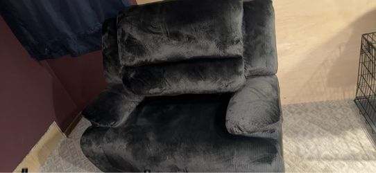 Electric recliner with remote brand new