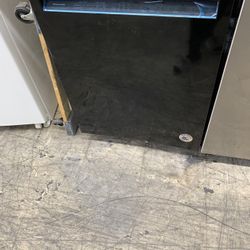 Kitchen Aid Dishwasher In Glossy Black New Open Box