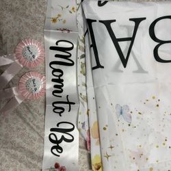 Baby In Bloom Banner & Mom To Be Pin