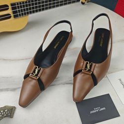  Low-Heel Leather Sandals