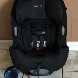 LIKE NEW SAFETY 1ST CONVERTIBLE CAR SEAT!!!!!