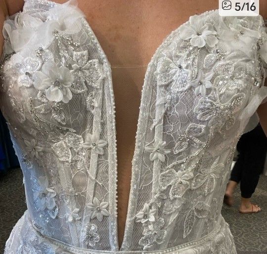 Beautiful New Wedding Dress, size 12