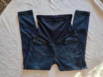 Maternity Pants Size: 