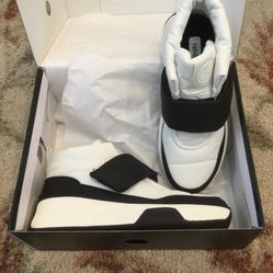 New sz 7 Nine West woman's tumble ankle boot