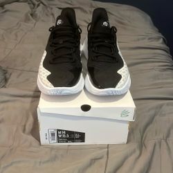 Curry 11 “Team”