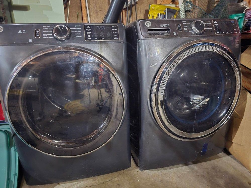 New GE Profile Washer & Gas Dryer