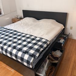 🛏️ King Bed with Storage + Mattress – Excellent Condition!