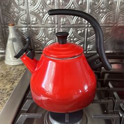 Le Creuset Tea Pot