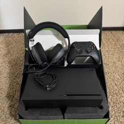 Xbox Series X 1TB – Complete Bundle (Controller + HDMI + Headset)