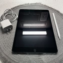 iPad 9th Gen 64GB Wi-Fi + Charger + Stylus – Excellent Condition