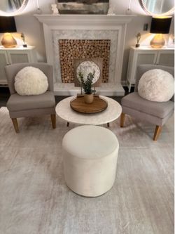 2 matching chairs