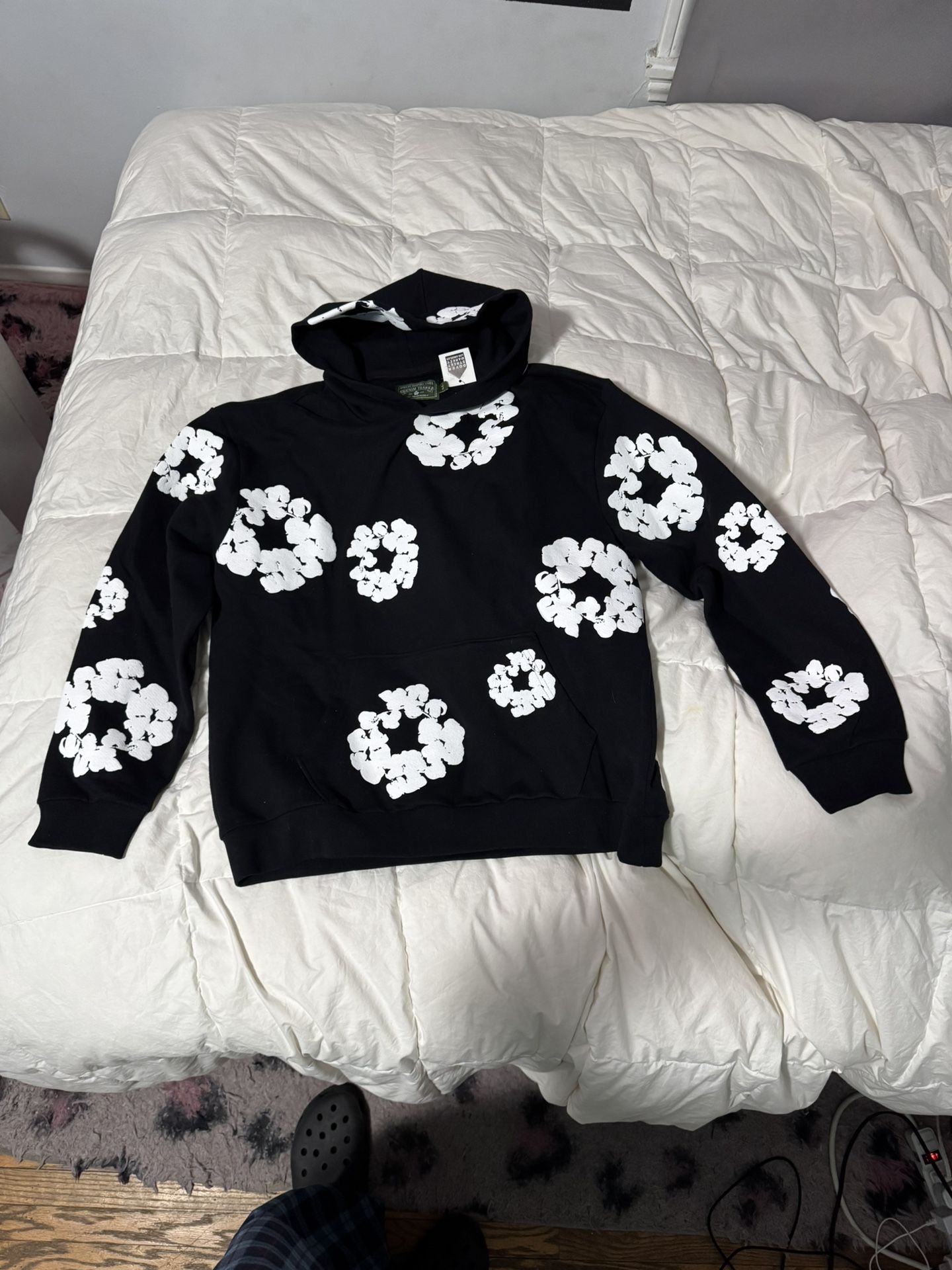 The Cotton Wreath Sweatshirt Black