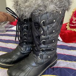 SOREL SNOW BOOTS SIZE 7  