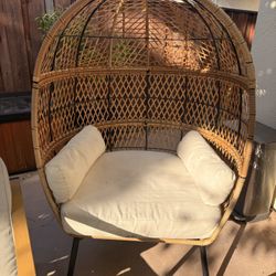 2 Egg Chairs