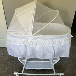 White Ruffle “Dream On me” Bassinet