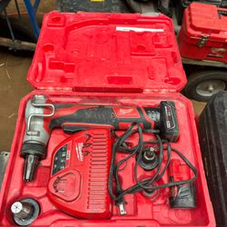 Milwaukee M12 ProPEX Expansion Tool