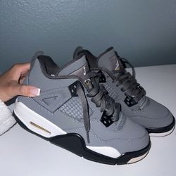 Air Jordan’s 4 Retro Cool Grey  SIZE:4