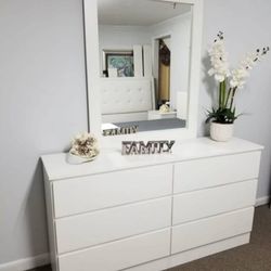 Dresser With Mirror 
