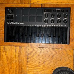 AKAI  professional MPK mini 