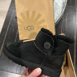 Little Girl Uggs Size 2