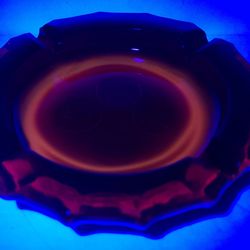 Beautiful Vintage Fostoria Blacklight Reactive Large Ruby Red 4 Coin Glass Ashtray 