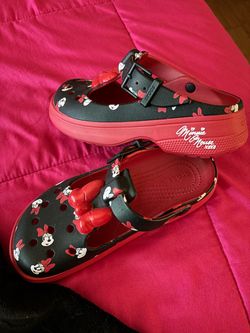 Minnie Mouse crocs size 6W or 4M