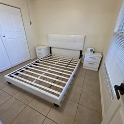 Cama Con 2 Mesas De Noche 