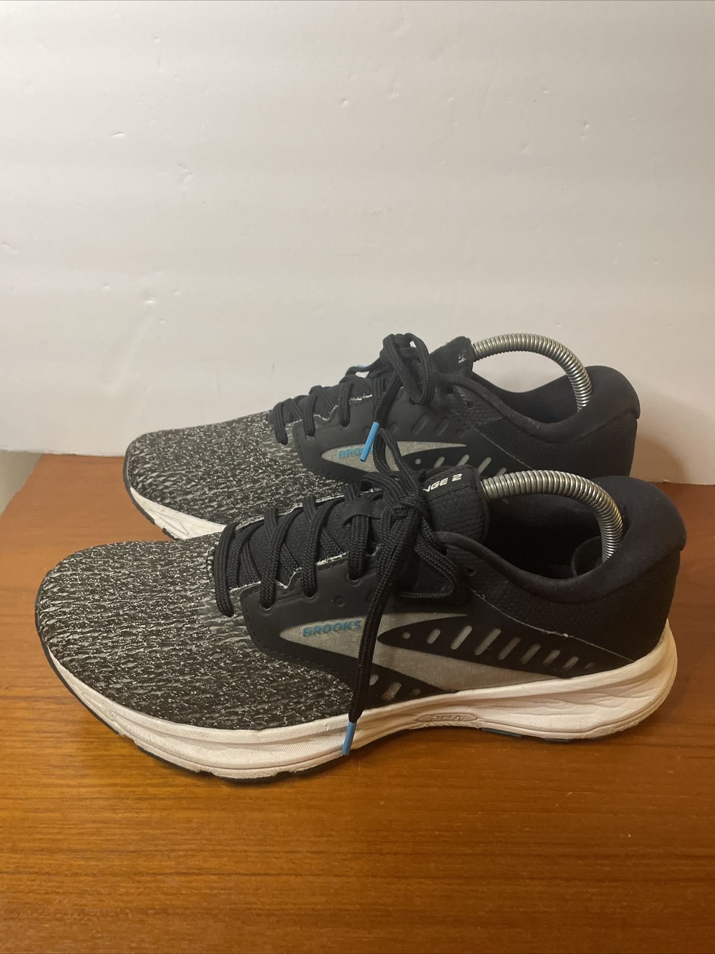 Brooks Range-2 Sneakers Womens Size 10 Black Running Shoes Athletic.