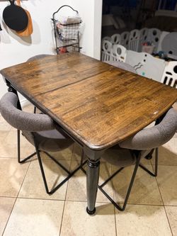 $20 Table no chairs
