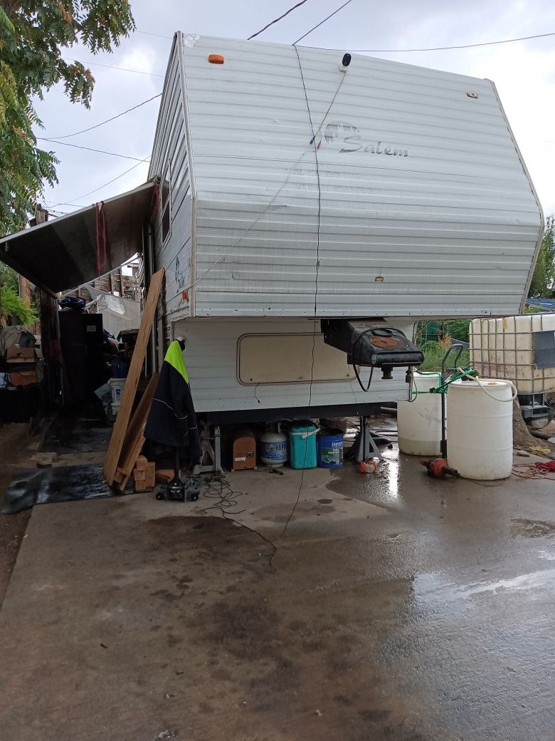 2001 Salem 5th Wheel Trailer For Sale By Owner. You Must Be Able To Move Trailer On Your Own Or Bring Help., A/C, Electric, Stove  All Works