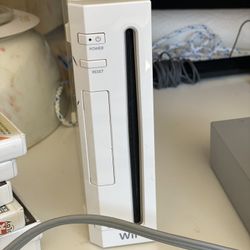 Nintendo Wii White Console & Games Bundle