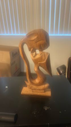 Vintage Primitive Hand Carved Kissing Couple 13 1/2 inches tall Wood Sculpture
