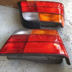 95 BMW 325i Tail Lights Assembly