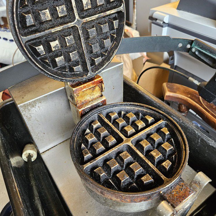 Commercial Waffle Iron