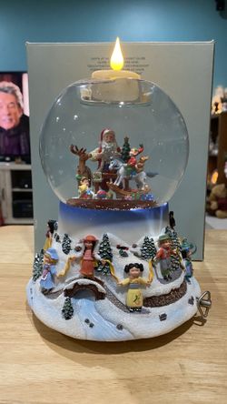 2004 Exclusive Partylite Musical Christmas Santa At His Shop Tealight Snow Globe