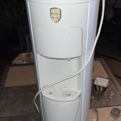 Water Fountain Station