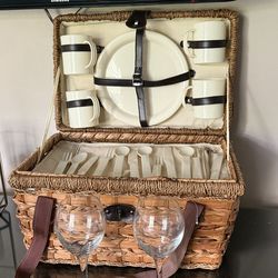 PicnicTime Champion Insulated Basket  Beach Set