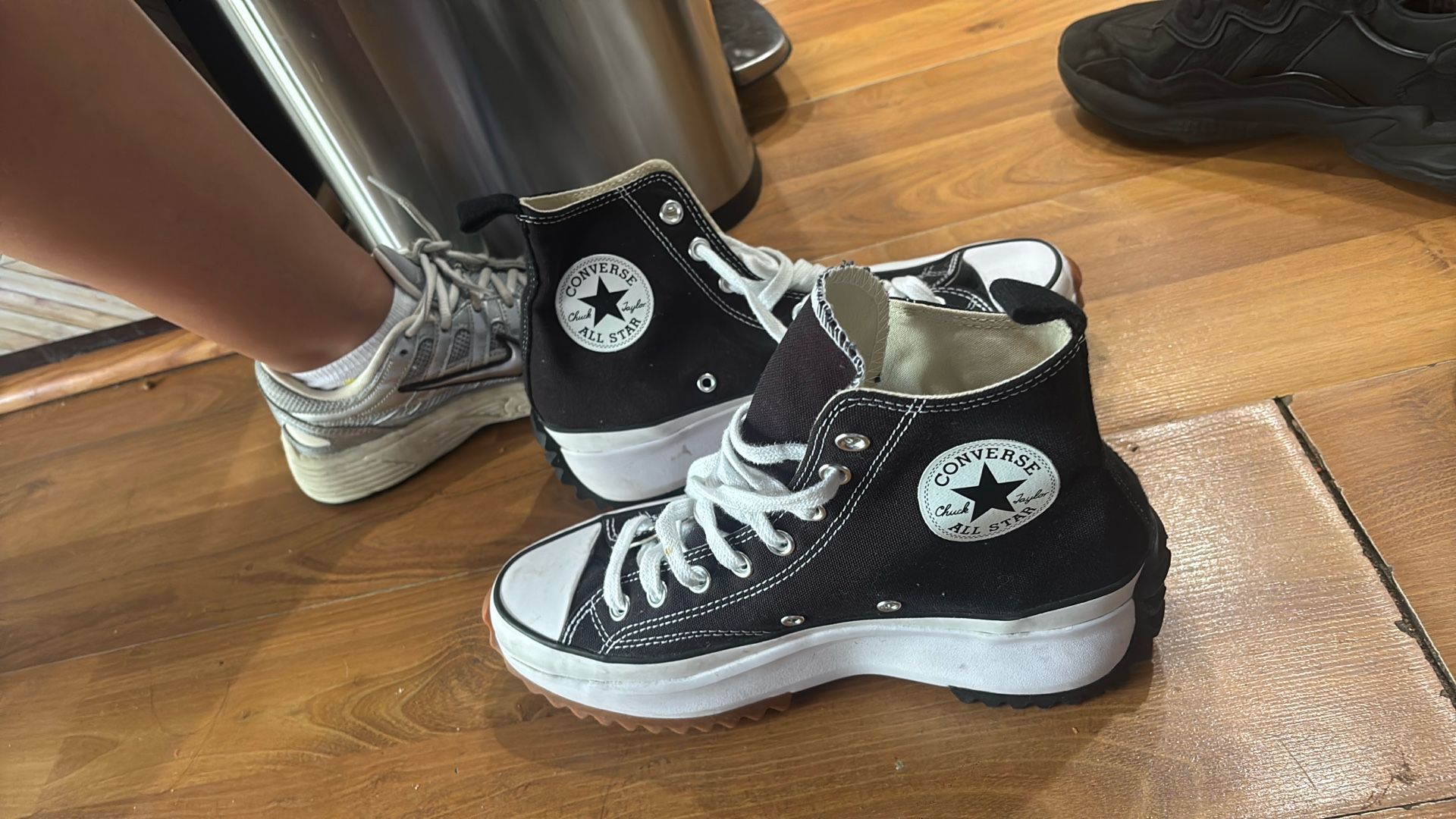 Size 8 MENS CONVERSE