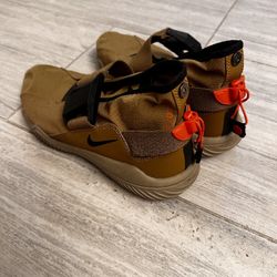 Nike ACG Size 8