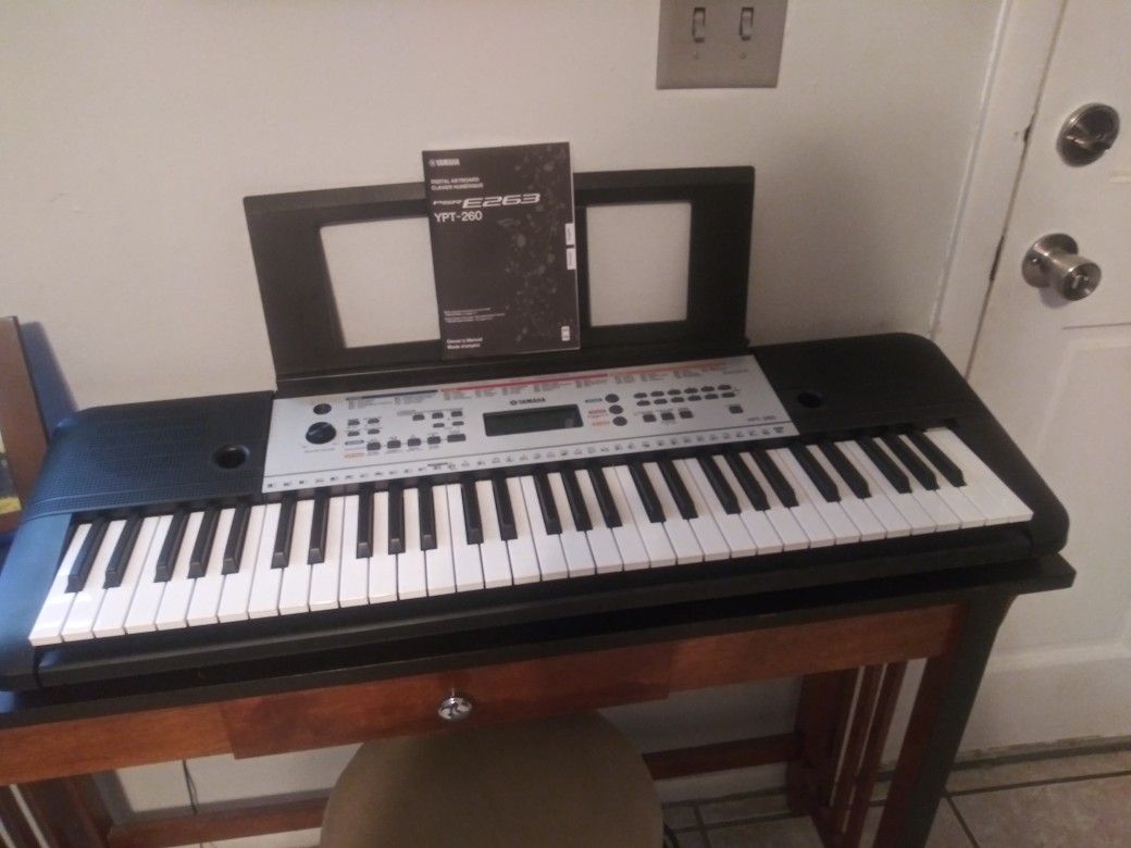 Yamaha keyboard with grand piano setting.(doesnt include table and stool)