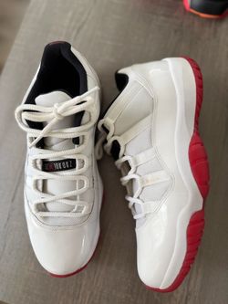 Low top Jordan 11s size 10 130$