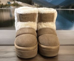 UGG WOMEN'S CLASSIC CHILLAPEAK BOOTS