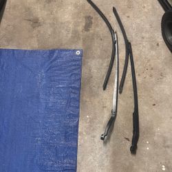 2007 Toyota Tundra / (2) Wiper Arms 