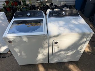 Whirlpool washer and dryer with removal agitator