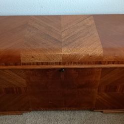 Lane Altavista Cedar Lined Chest (Mid Century Modern)