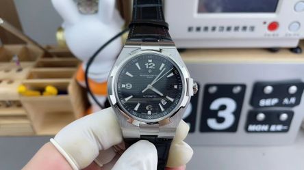 Wearing this mechanical watch, will it enhance a man's charm?