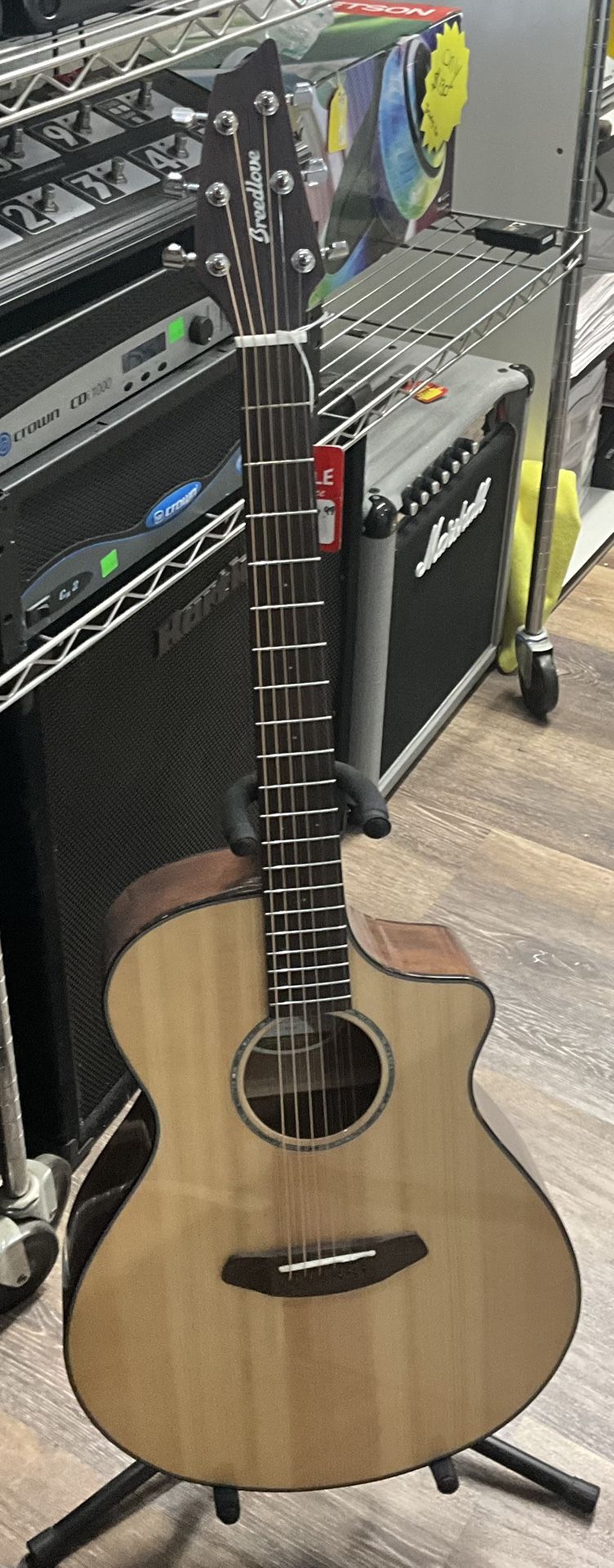 Breedlove pursuit concrert ce ss  acoustic with case 