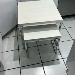 2 Nesting End Tables 